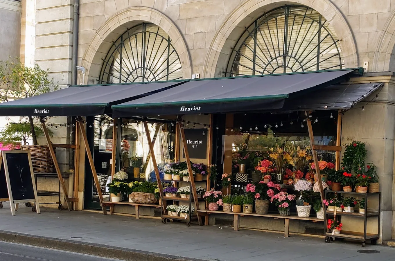 Local florist for flower delivery in Carouge